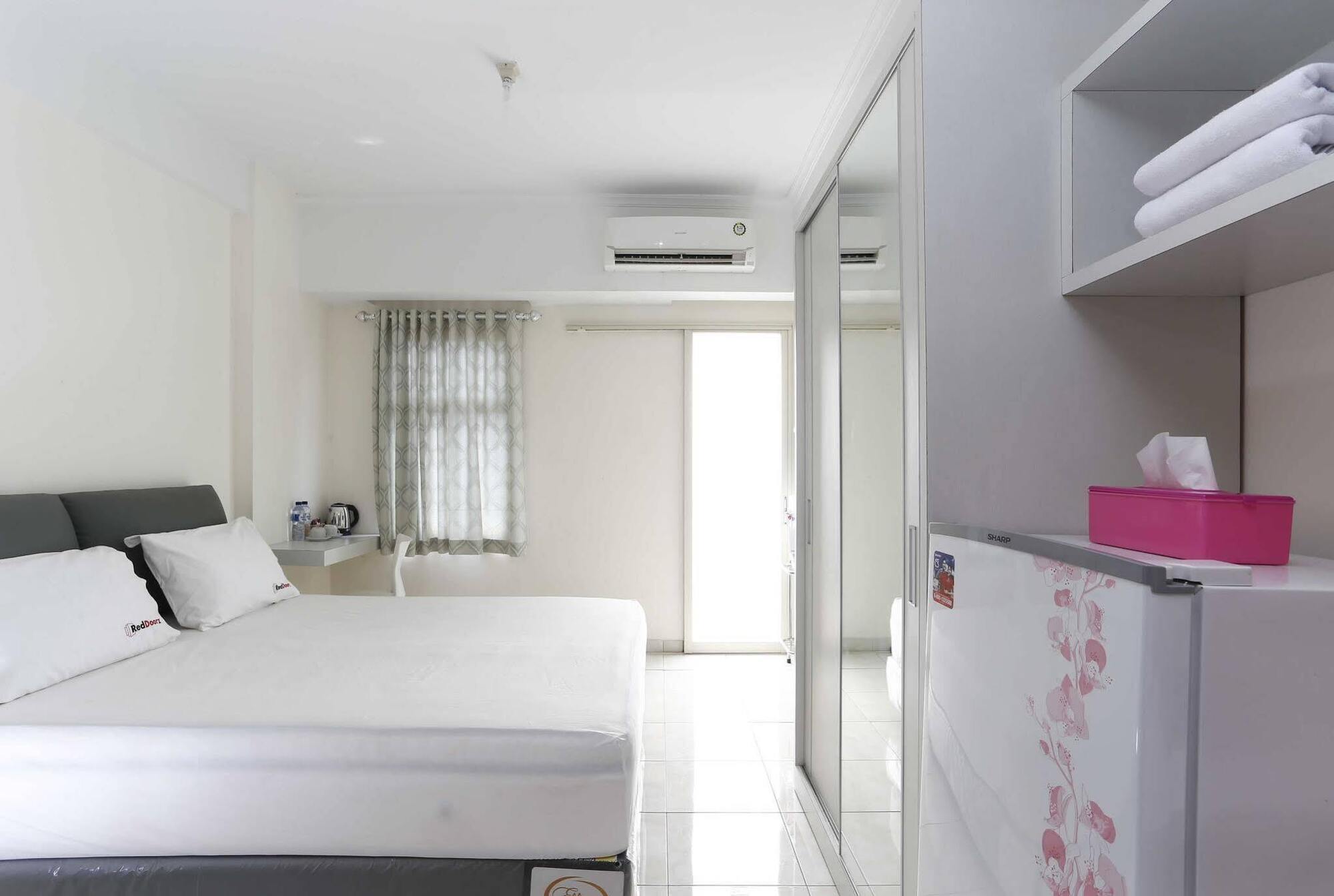 Reddoorz Apartment @ Margonda Residence デポック エクステリア 写真